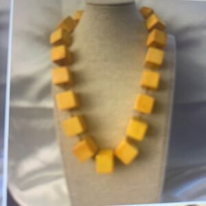Vintage Bakelite Square block necklace.
No damages , chips or cracks.